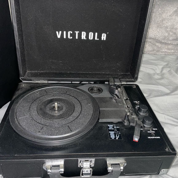 Victrola record player & Bluetooth speaker - Picture 2 of 8